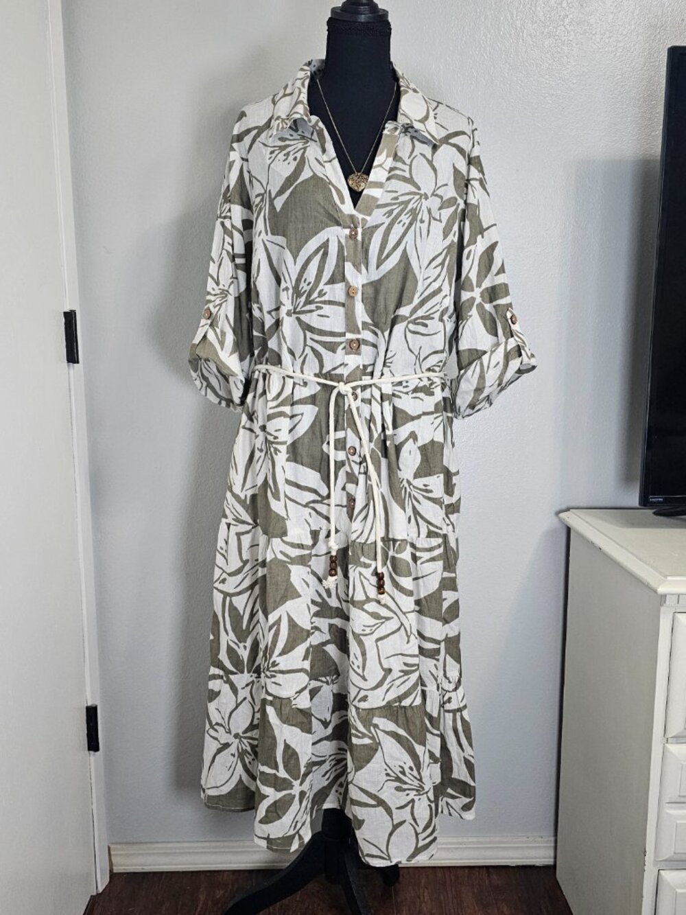 Mlle Gabrielle Olive Green White Floral Tiered Midi Vacation Dress - Size 2XL - Picture 2 of 7